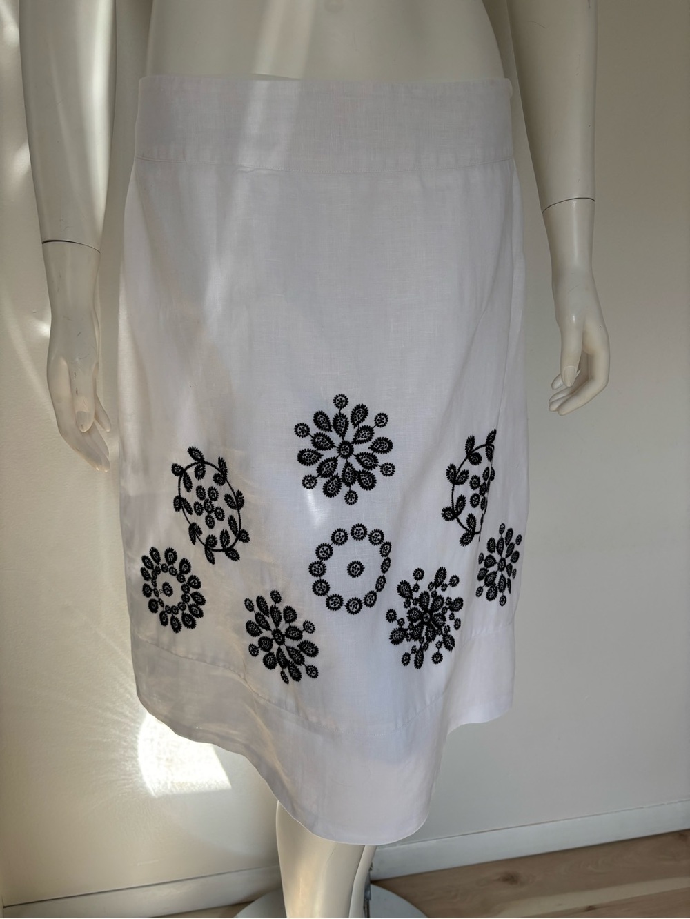 Carole Little  100% linen White Midi Skirt with Black Floral Embroidery